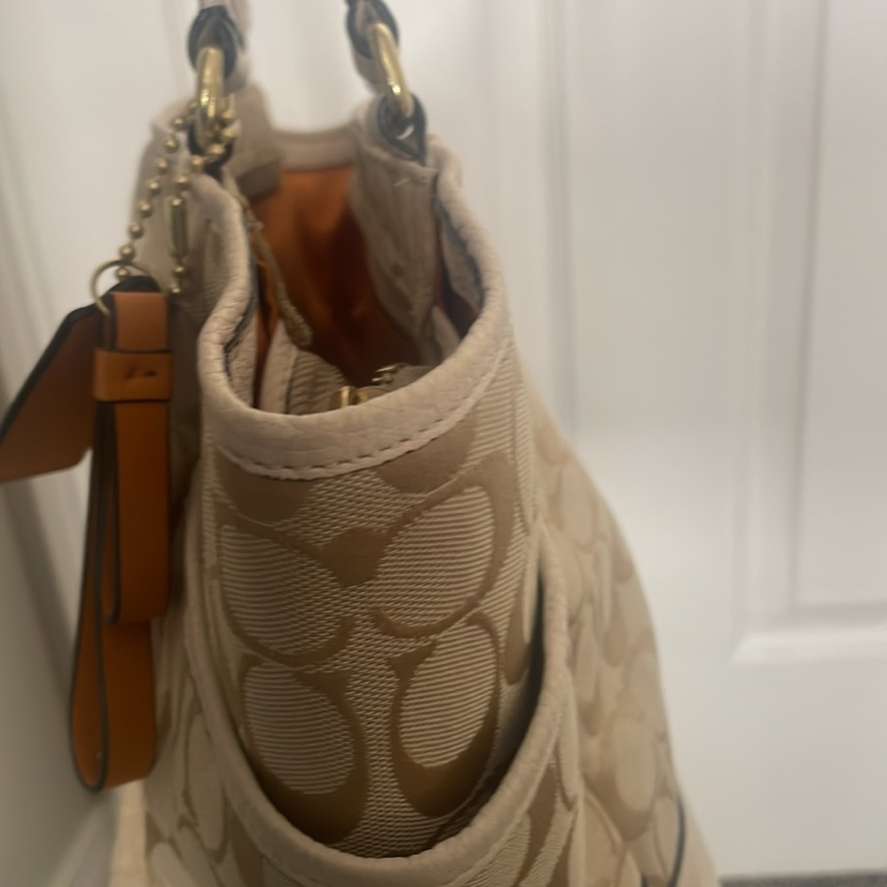 Cream Coach Bag - Picture 4 of 8